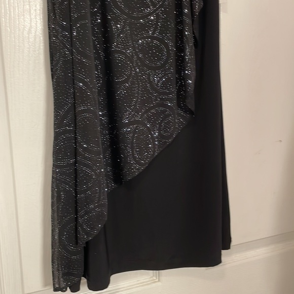 NWT Beautiful Sparkly Dress for a night out. Swoop back - Picture 4 of 14